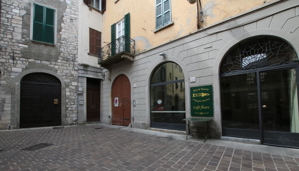 Ancient Courtyard Bonanomi In Como Historic Centre Exterior photo